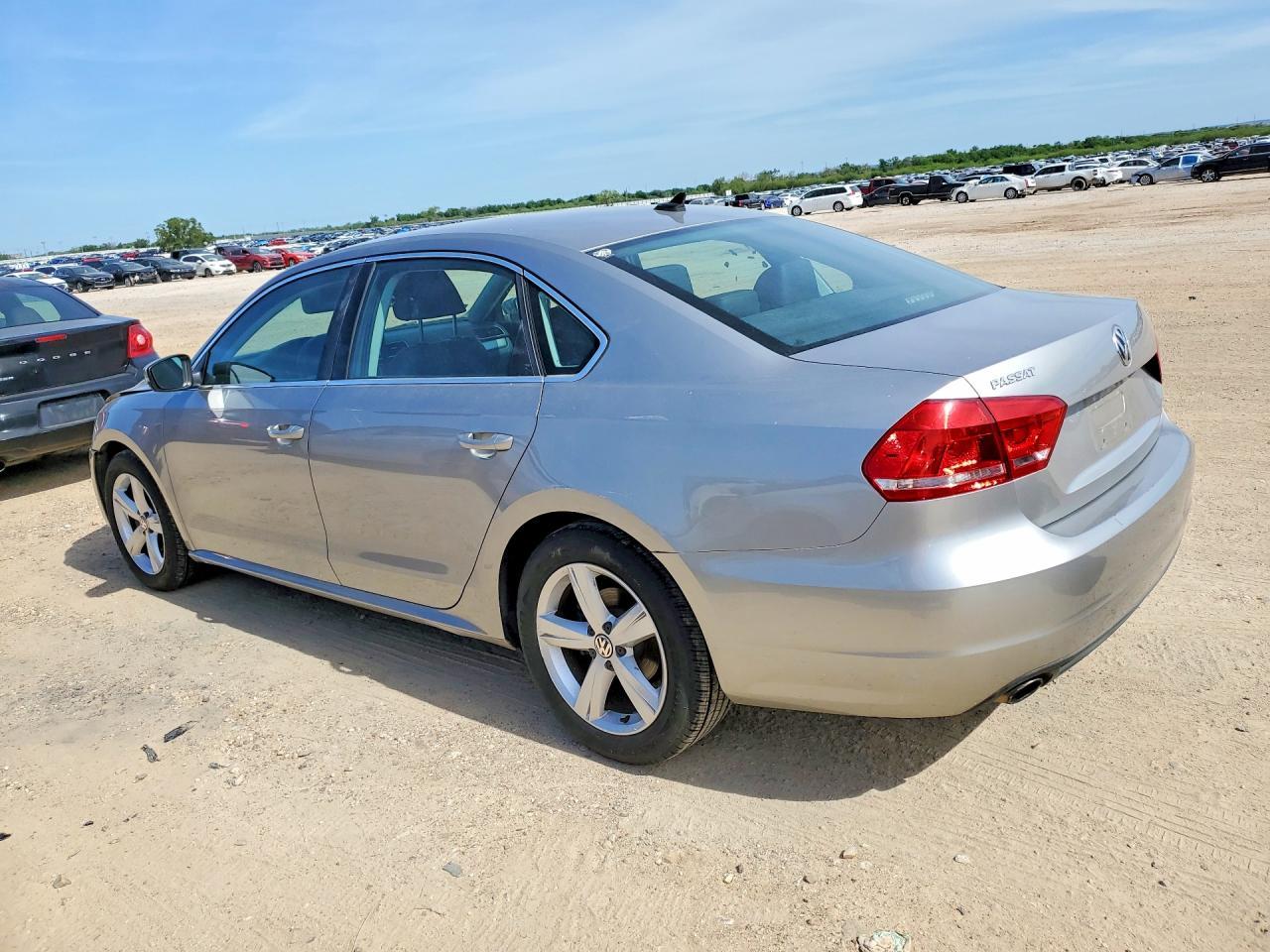 2014 Volkswagen Passat Se - Image 2