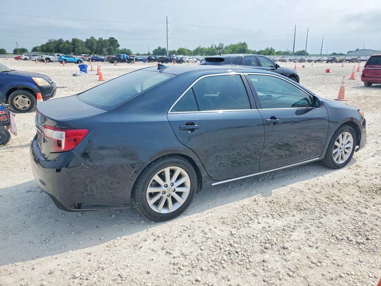 2012 Toyota Camry Xle V6 - Image 3
