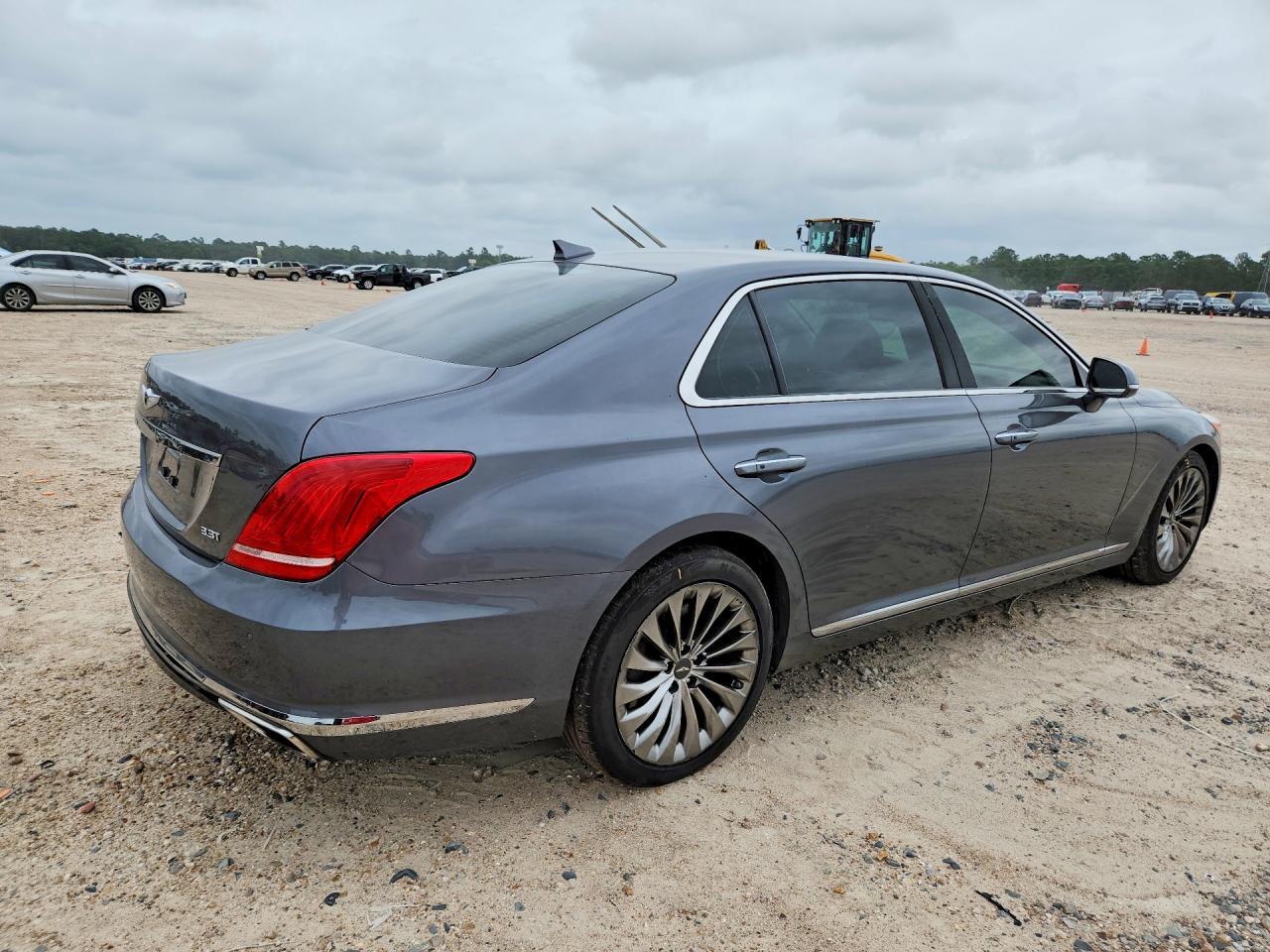 2017 Genesis G90 Premium - Image 3