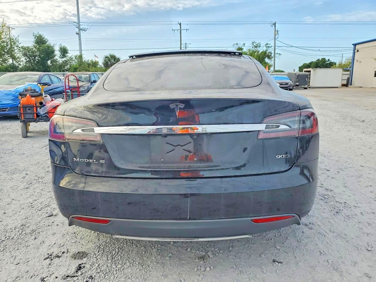 2016 Tesla Model S - Image 6
