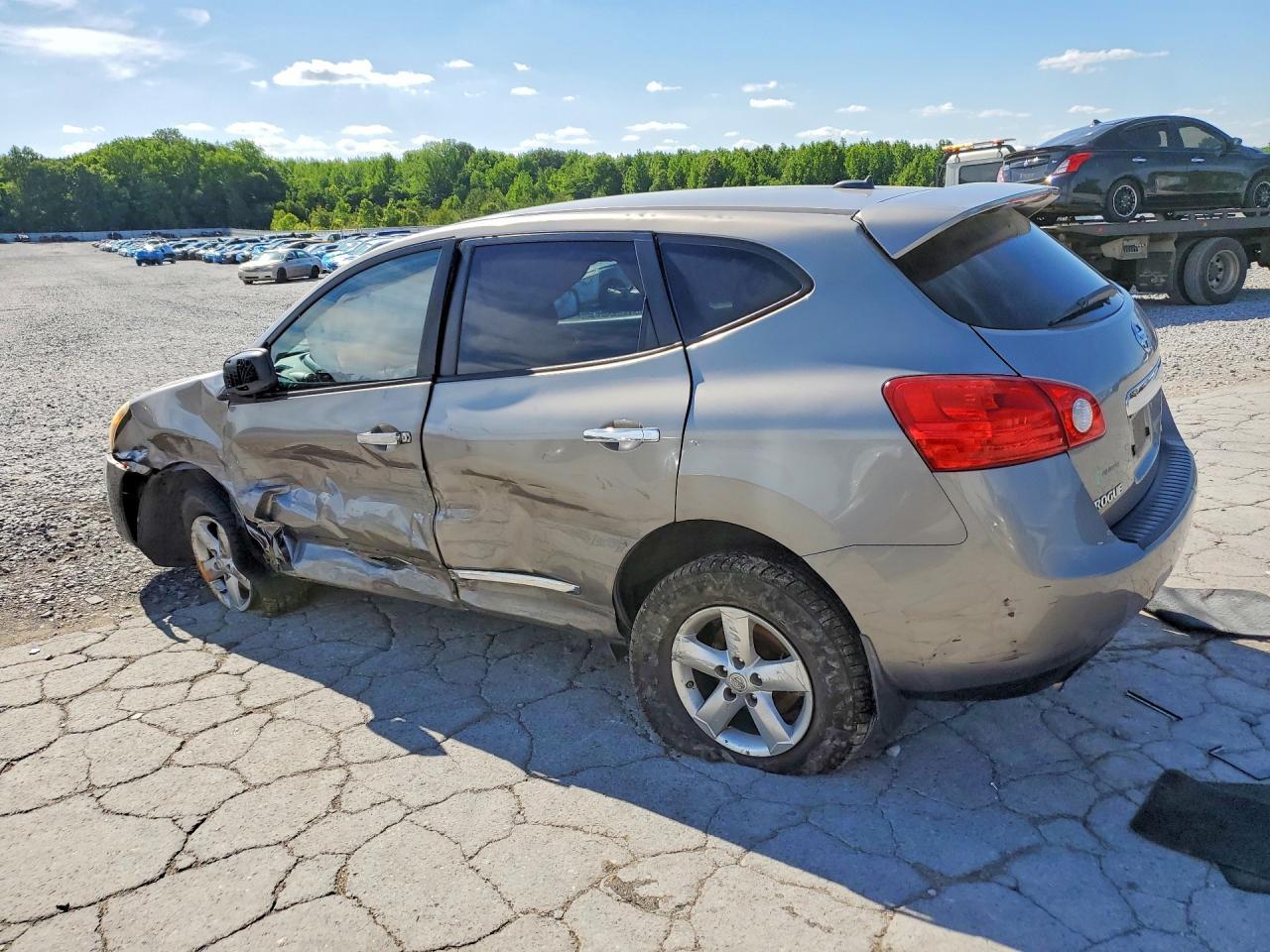 2013 Nissan Rogue S - Image 2