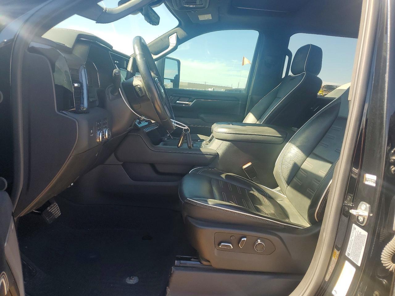 2024 GMC Sierra K2500 At4X - Image 7