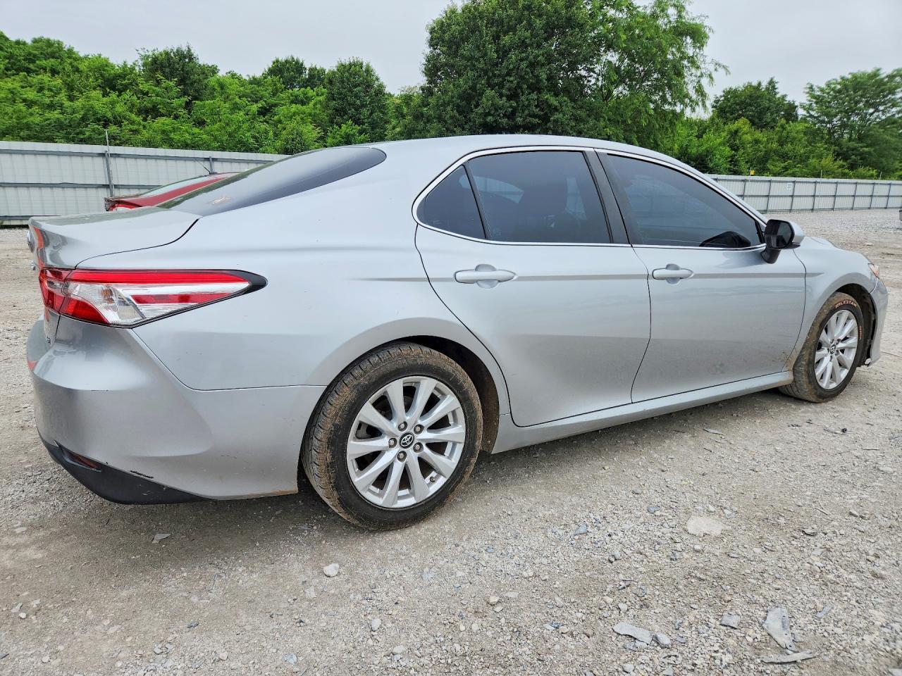 2018 Toyota Camry Le - Фото 3