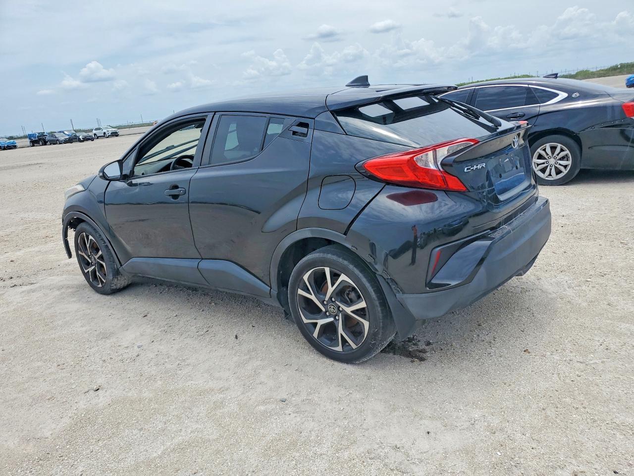 2018 Toyota C-Hr Xle - Image 2