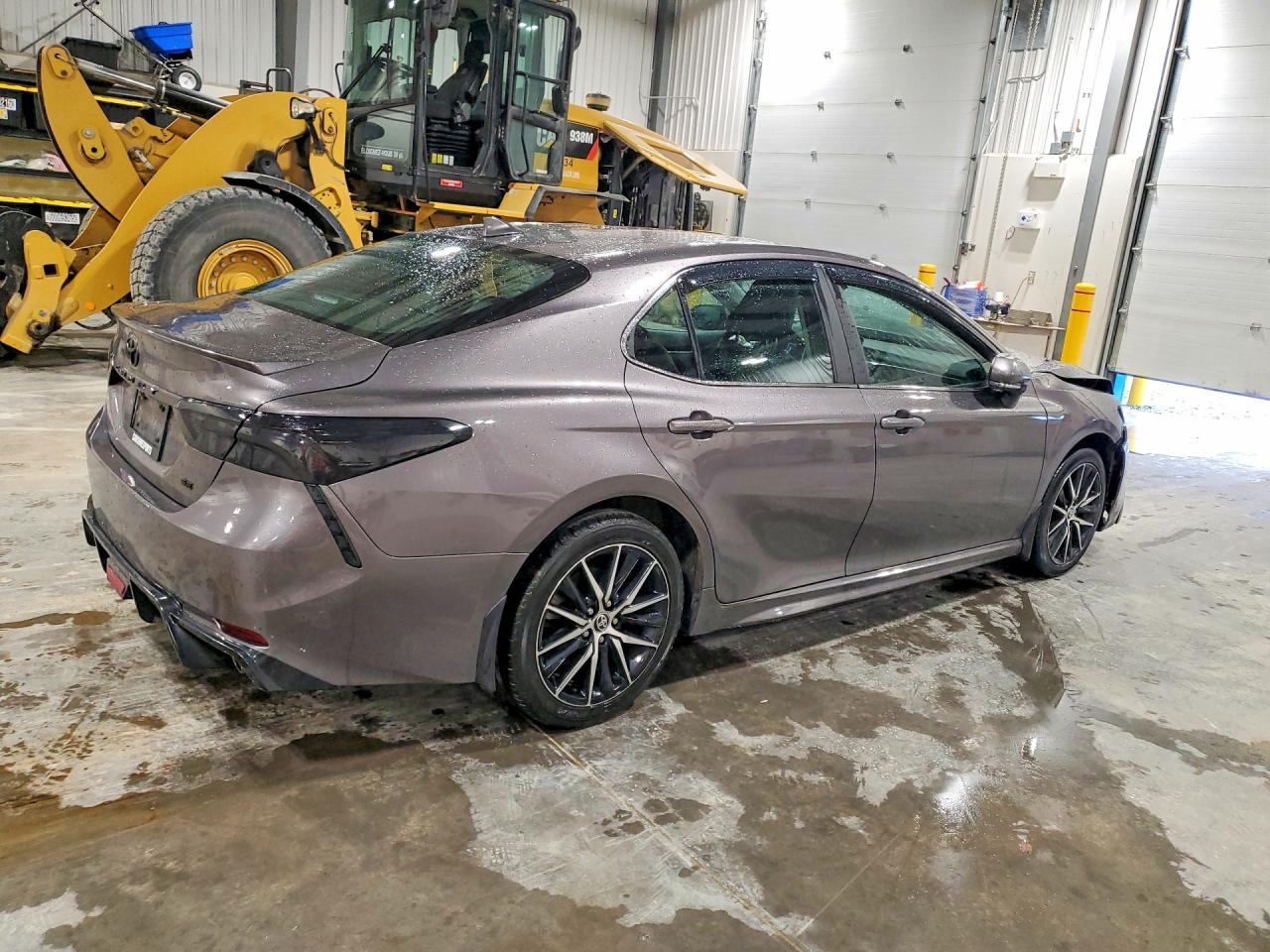 2021 Toyota Camry Se - Image 3