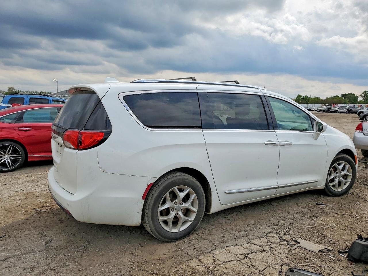 2017 Chrysler Pacifica Touring L Plus - Image 3