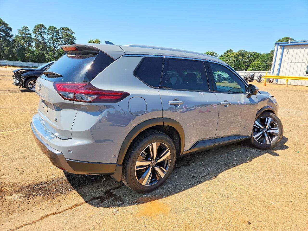 2025 Nissan Rogue Sl - Фото 3