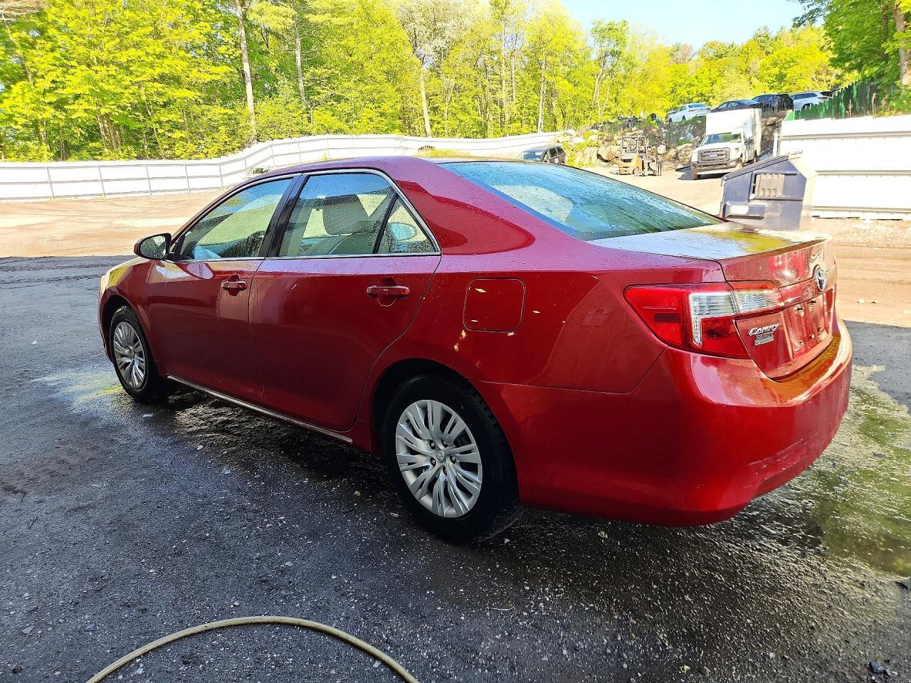 2012 Toyota Camry Le - Фото 2