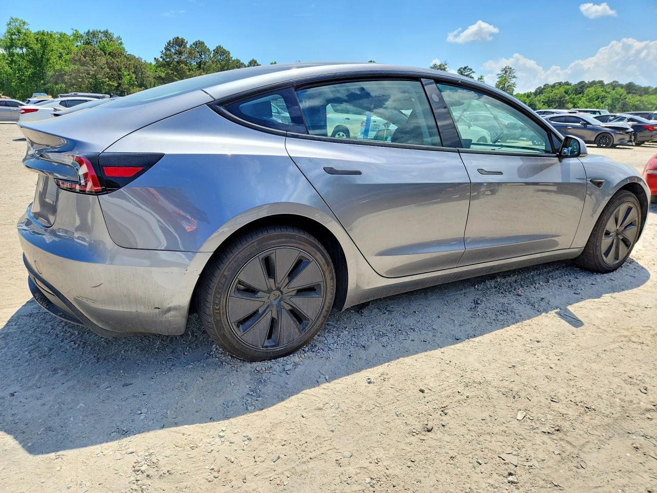2025 Tesla Model 3 - Фото 3