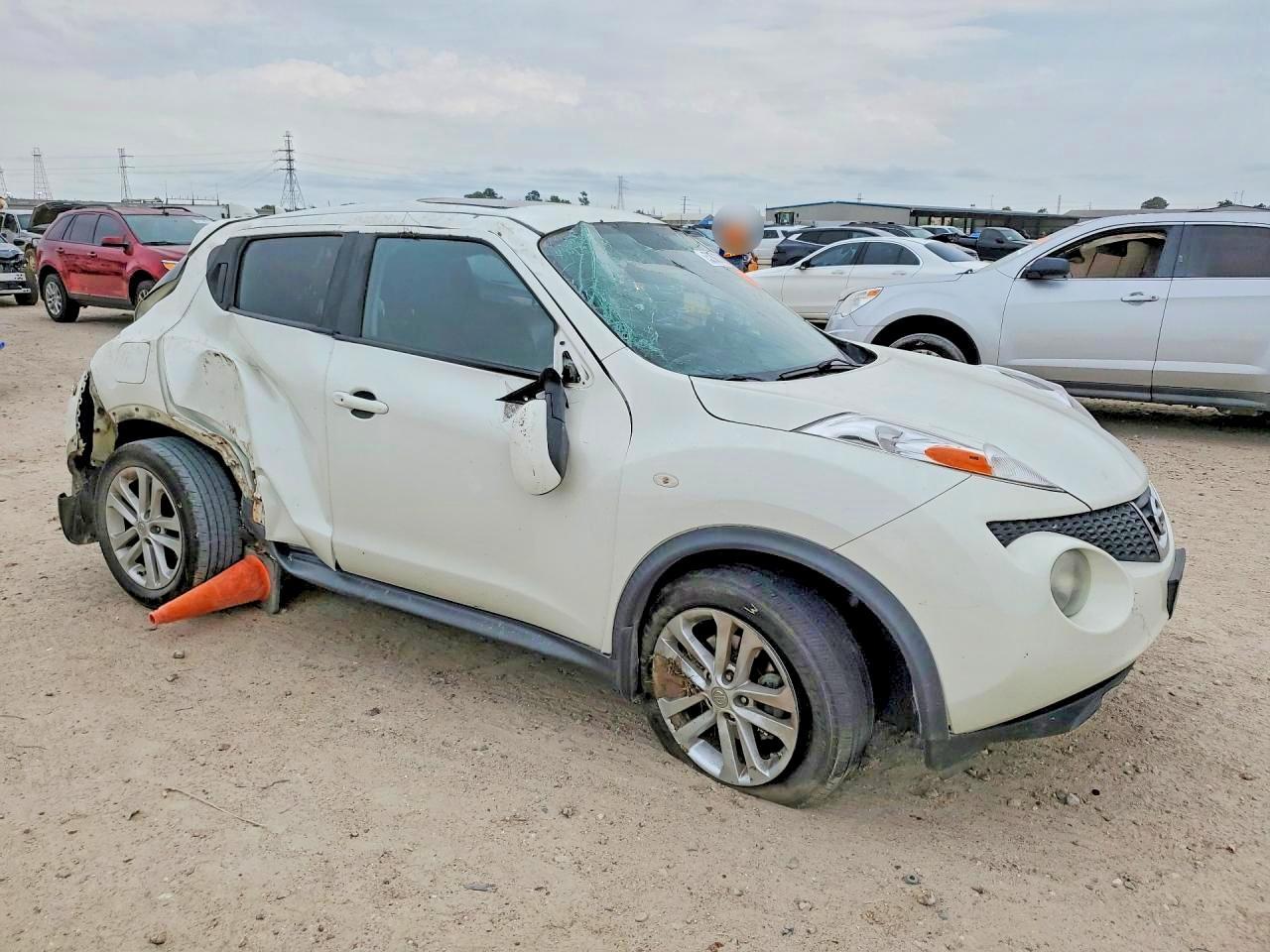 2013 Nissan Juke S - Image 4