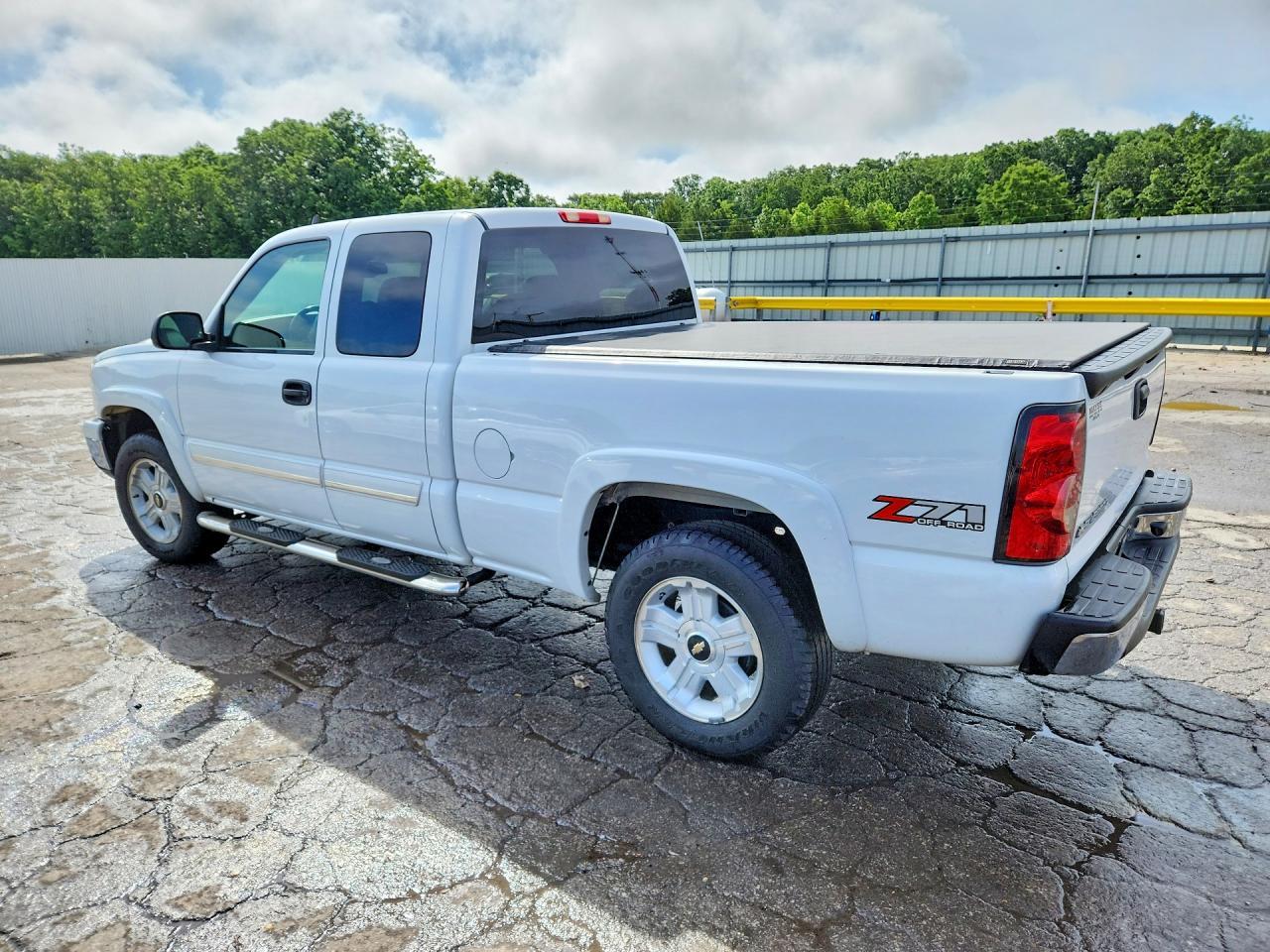2006 Chevrolet Silverado K1500 - Image 2