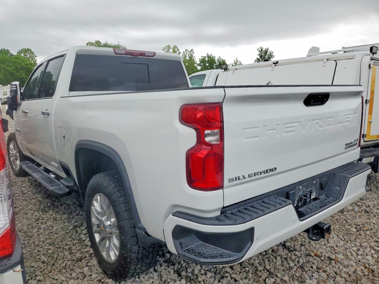 2023 Chevrolet Silverado K3500 High Country - Фото 3