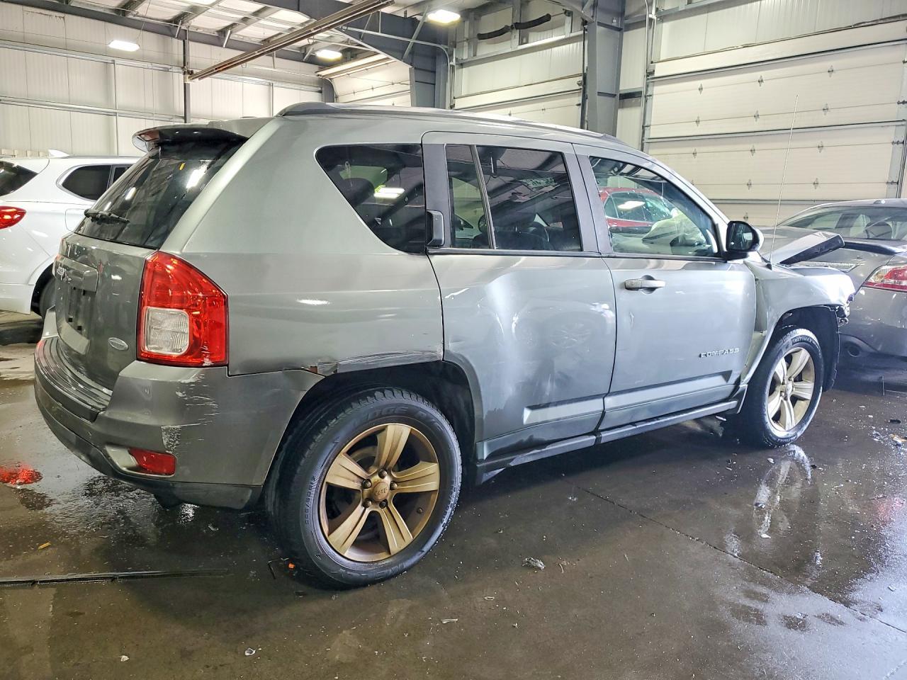2011 Jeep Compass Sport - Фото 3