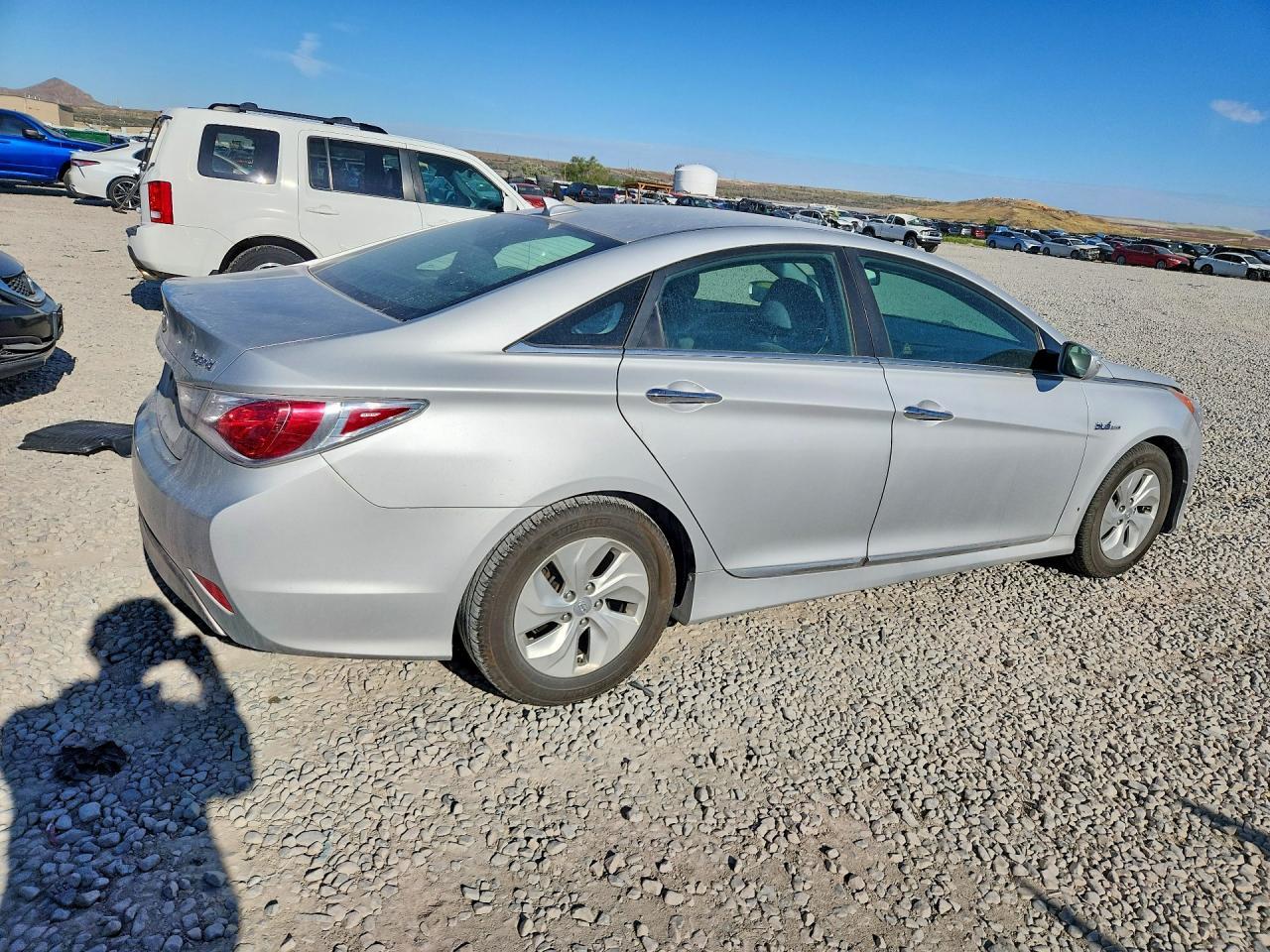 2015 Hyundai Sonata Hybrid Base - Image 3