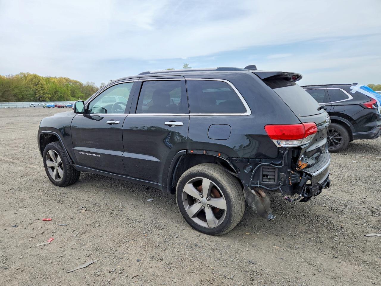 2015 Jeep Grand Cherokee Overland - Image 2