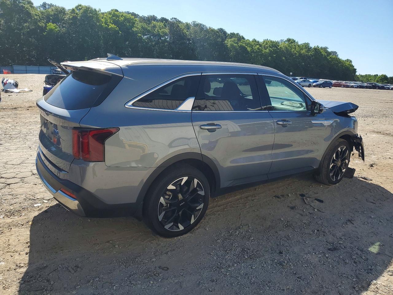 2025 Kia Sorento Ex - Image 3