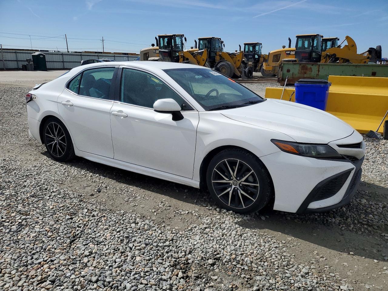 2021 Toyota Camry Se - Фото 4