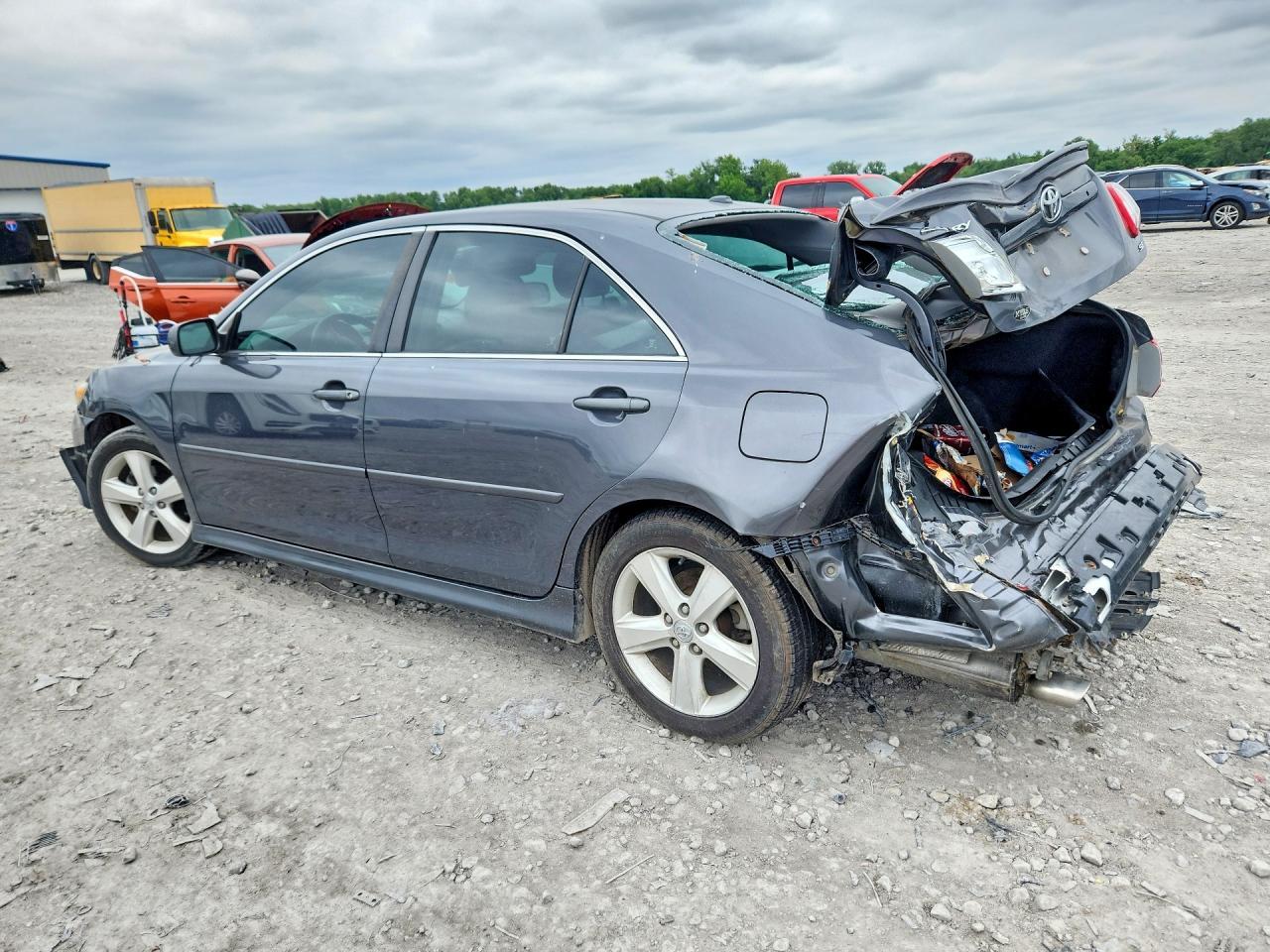 2011 Toyota Camry Se - Фото 2