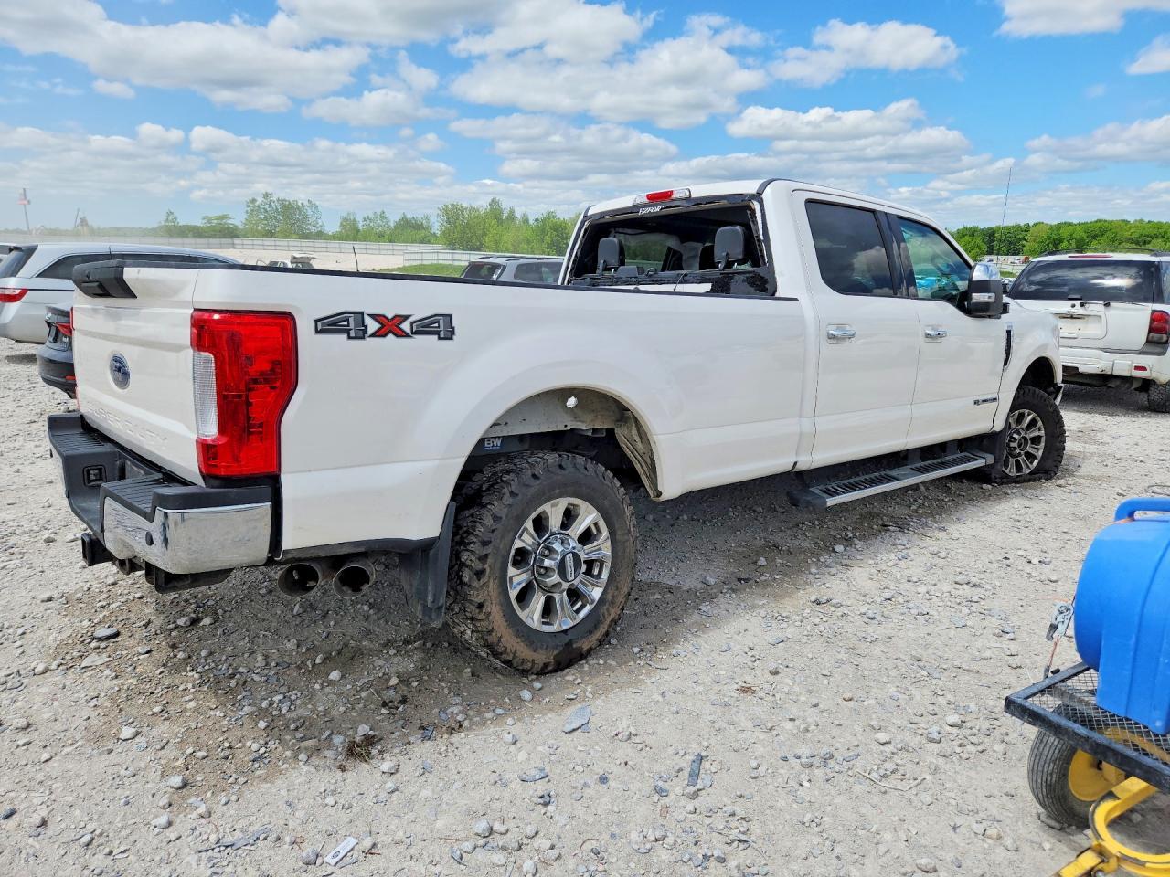2017 Ford F350 Super Duty - Фото 3