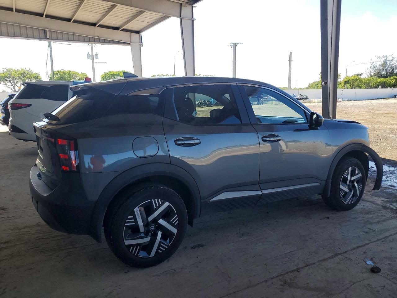 2025 Nissan Kicks Sv - Image 3