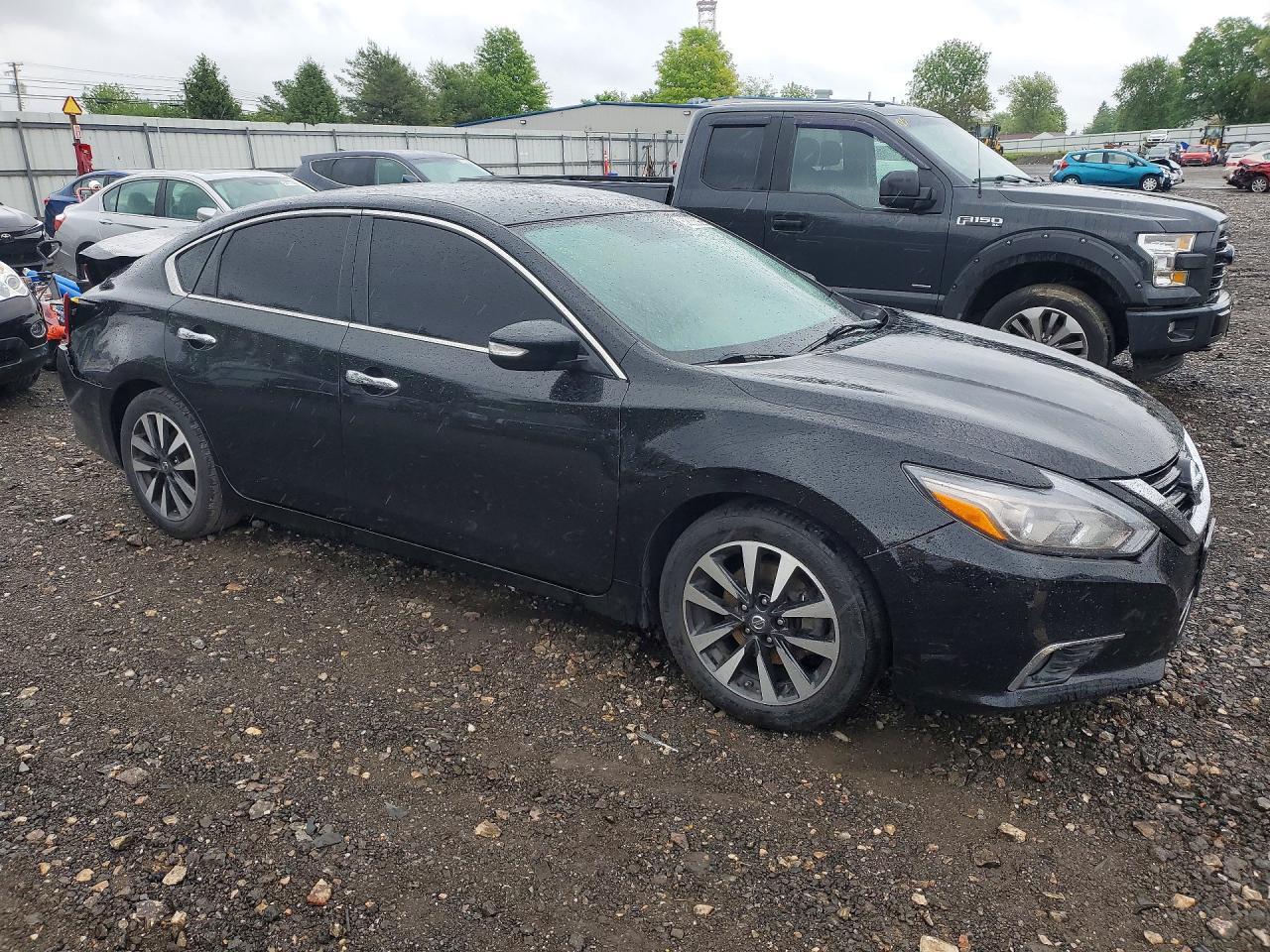 2017 Niss Altima 2.5 - Image 4