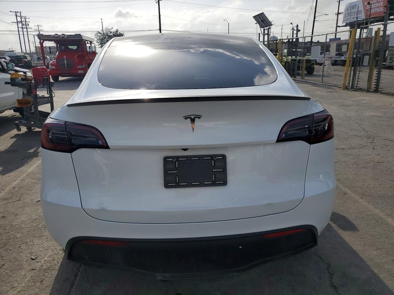 2024 Tesla Model Y - Image 6