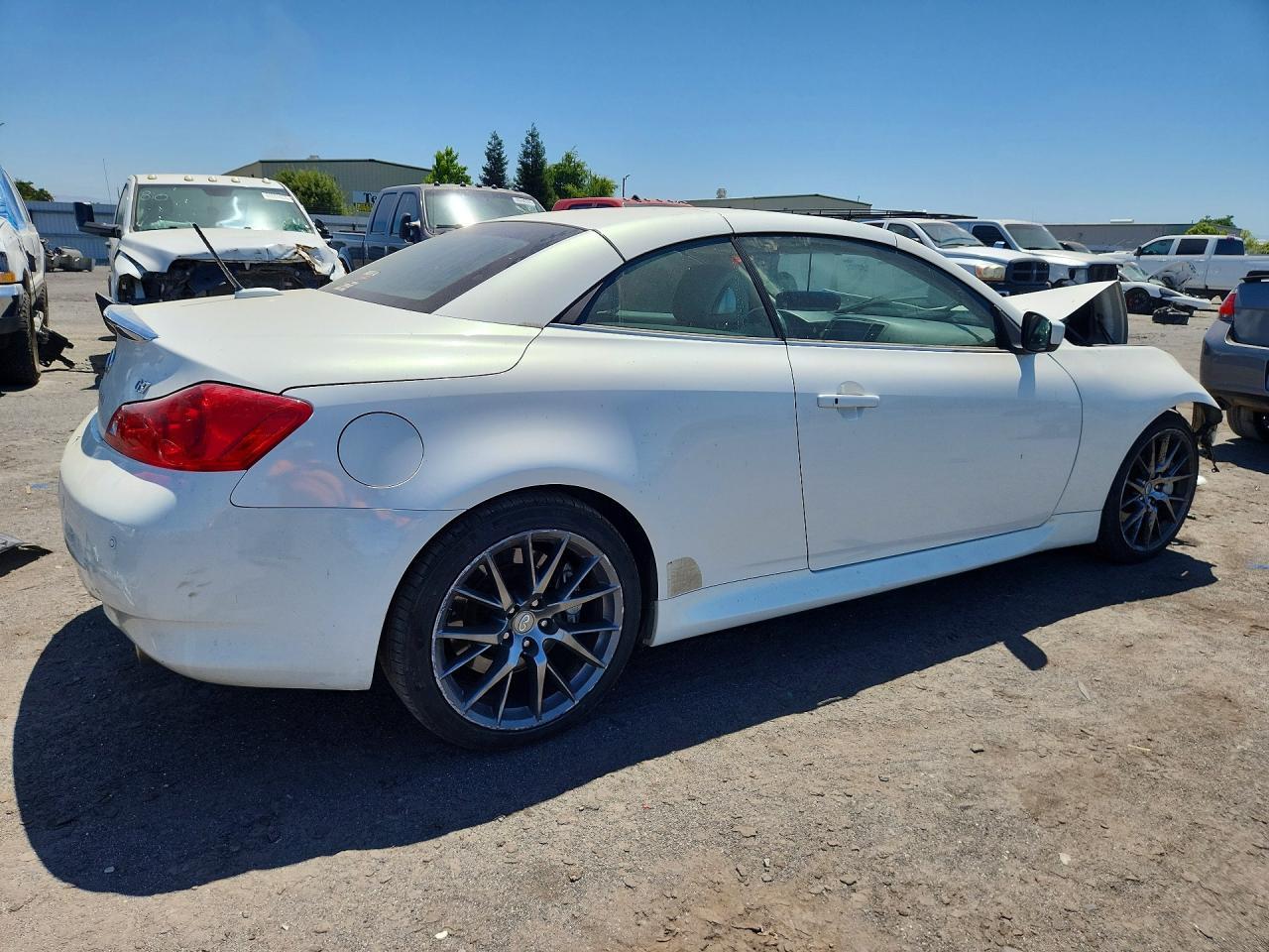 2013 Infiniti G37 Convertible Base - Image 3