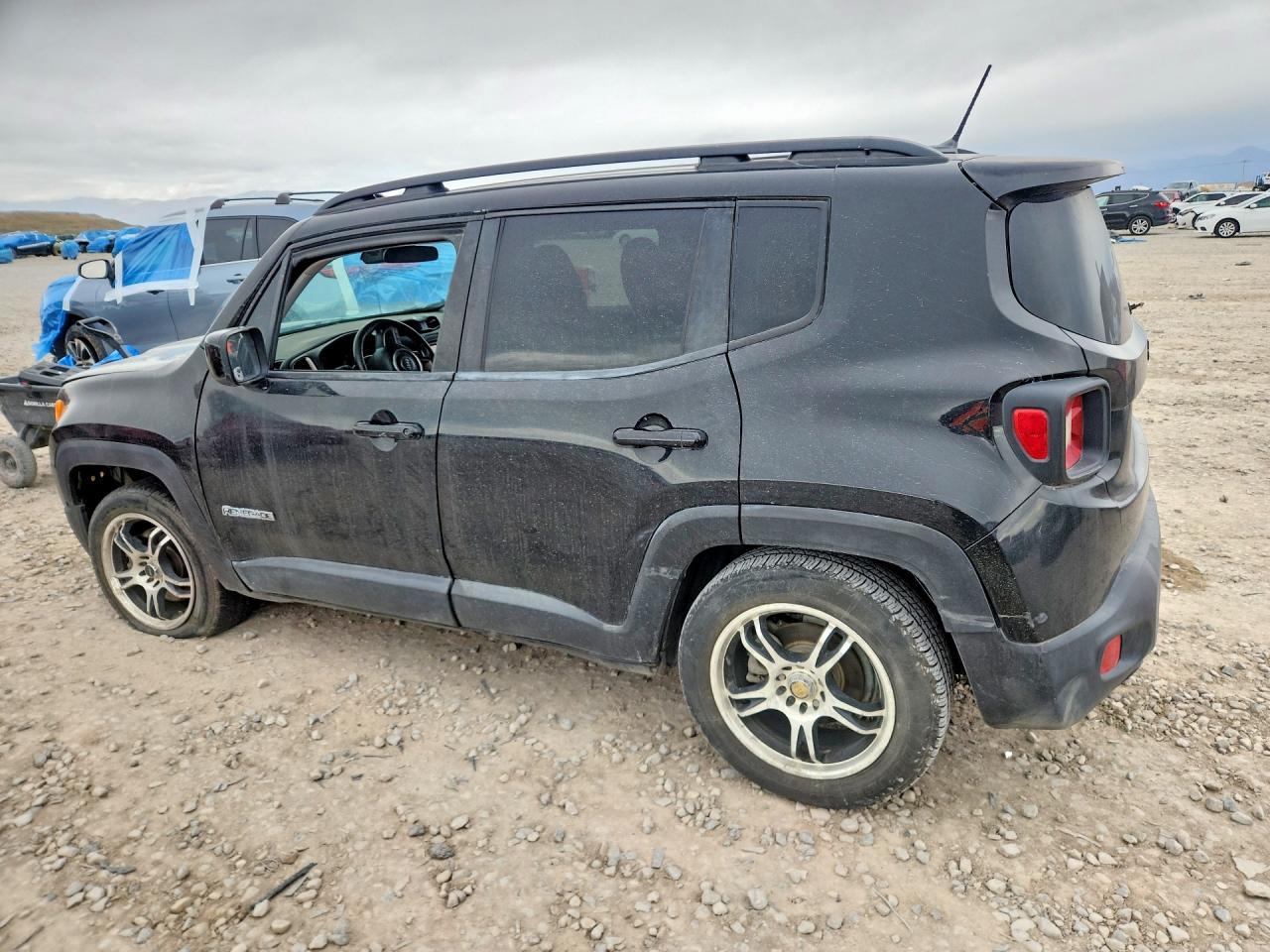 2015 Jeep Renegade Latitude - Image 2