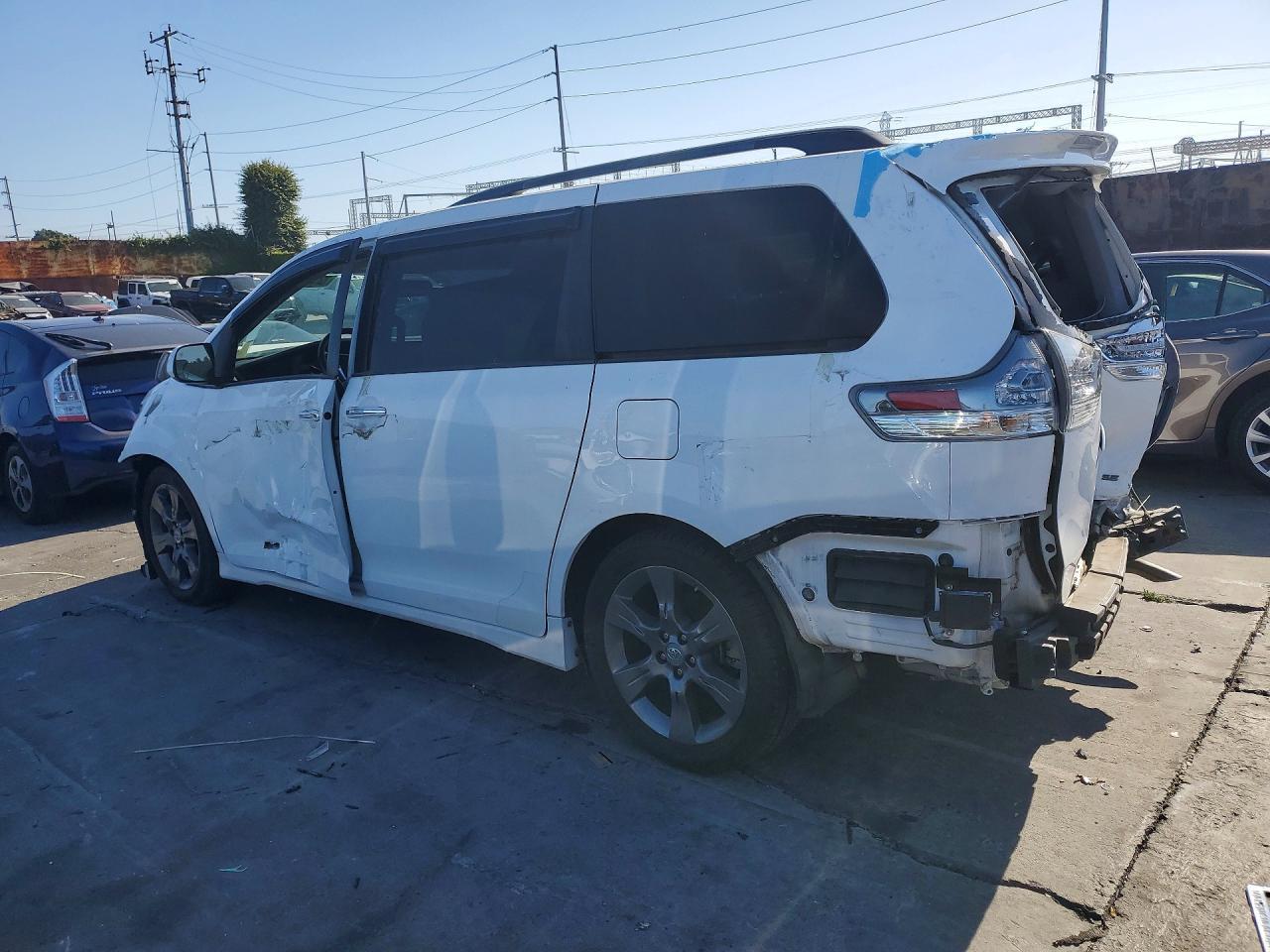 2016 Toyota Sienna Se Premium - Image 2
