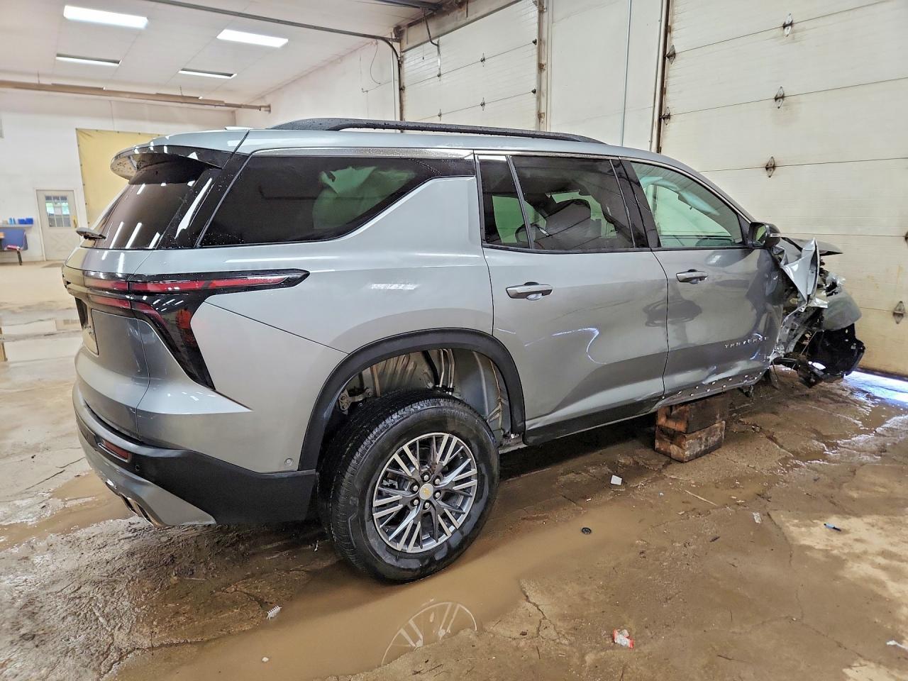 2025 Chevrolet Traverse Lt - Фото 3