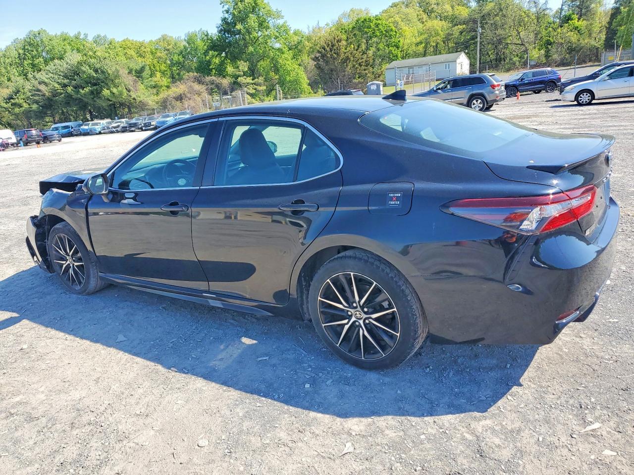 2021 Toyota Camry Se - Фото 2