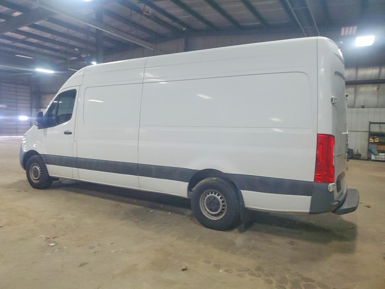 2021 Mercedes Benz Sprinter 2500 Delivery Van - Фото 2