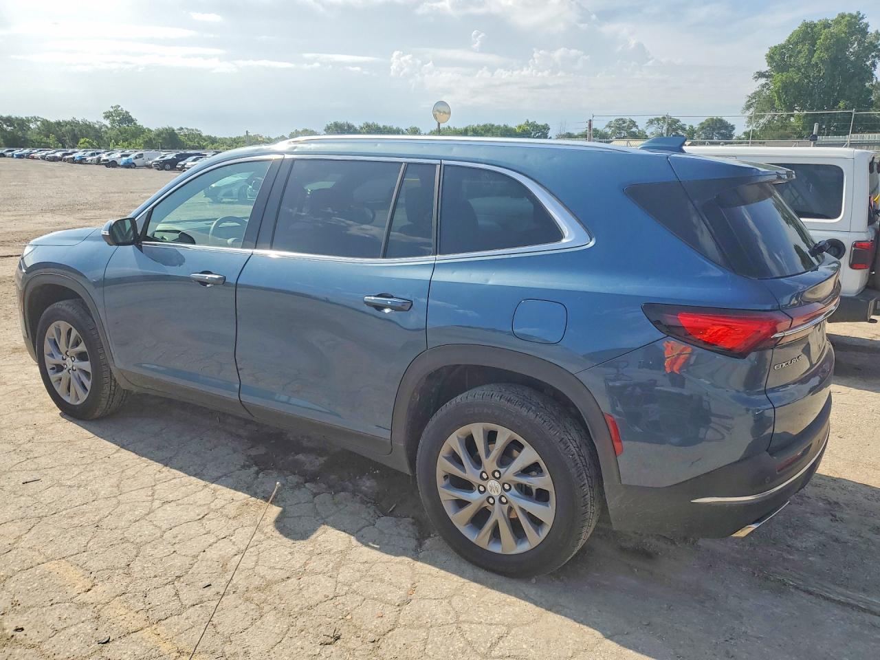 2025 Buick Enclave Preferred - Фото 2