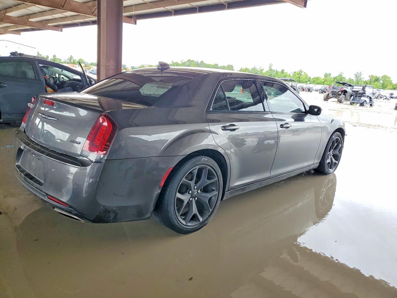 2023 Chrysler 300 Touring - Image 3