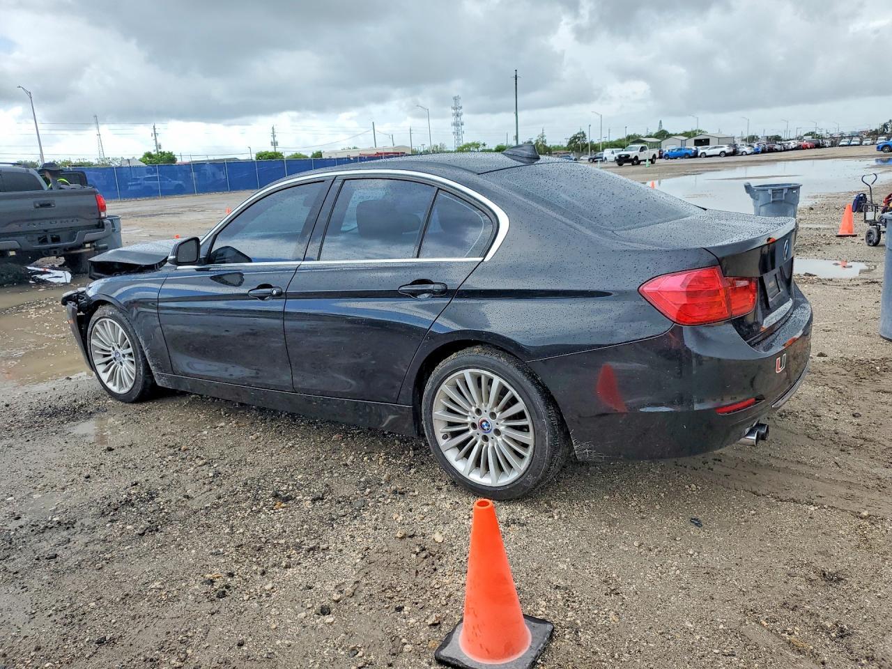 2015 BMW 328 I - Фото 2