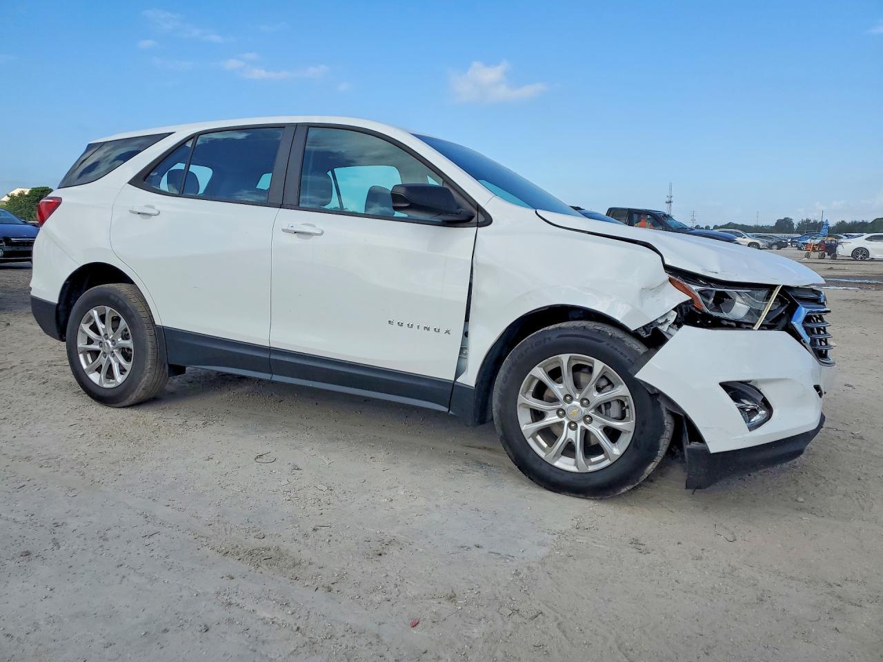 2020 Chevrolet Equinox Ls - Image 4