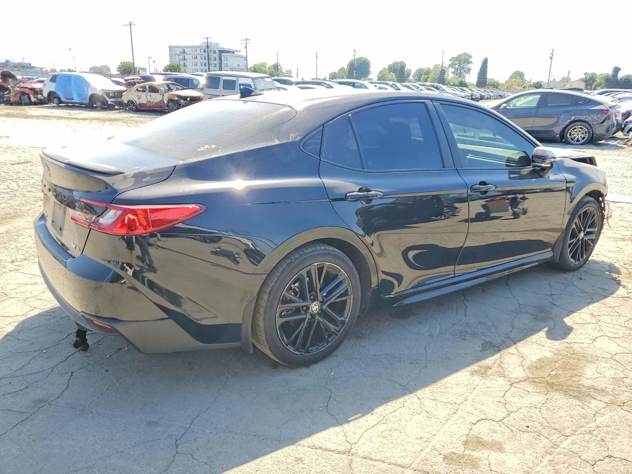 2025 Toyota Camry Se - Image 3