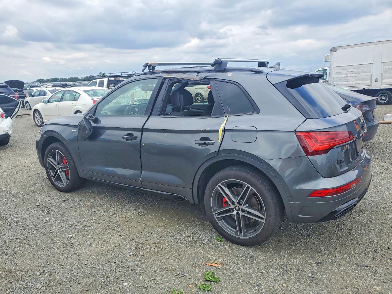 2024 Audi Q5 E Prestige 55 - Image 2