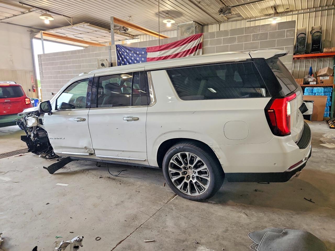 2025 GMC Yukon Xl Denali - Фото 2