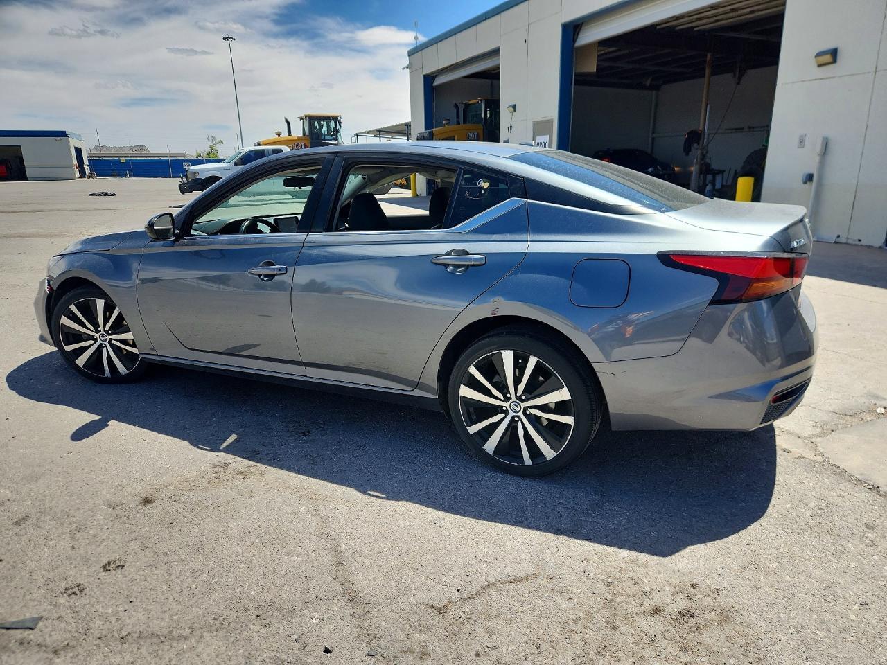 2019 Nissan Altima Sr - Фото 2