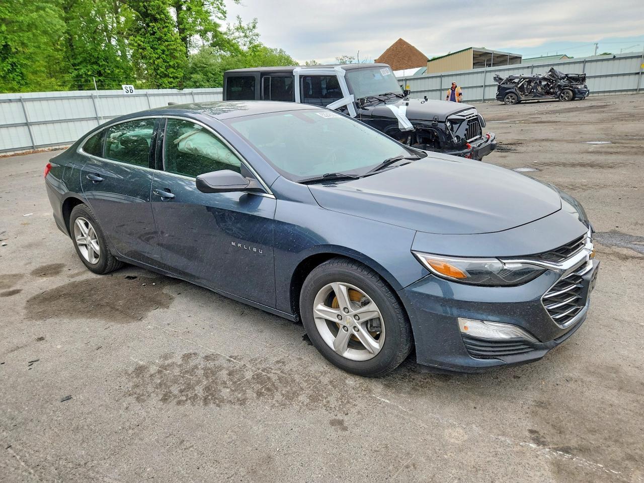 2020 Chevrolet Malibu Ls - Image 4