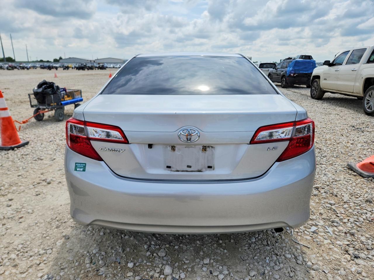 2014 Toyota Camry Le - Фото 6
