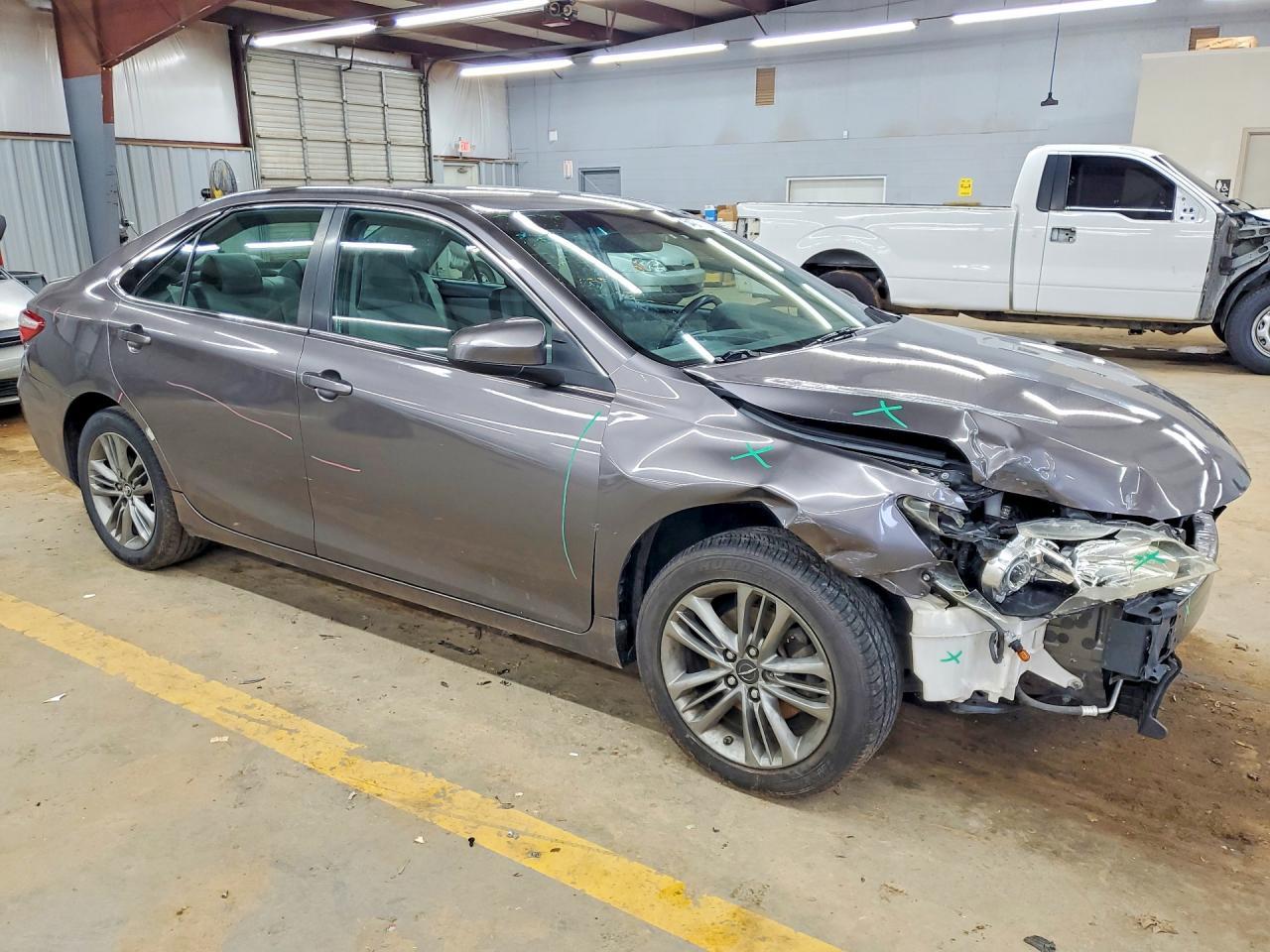 2016 Toyota Camry Se - Фото 4