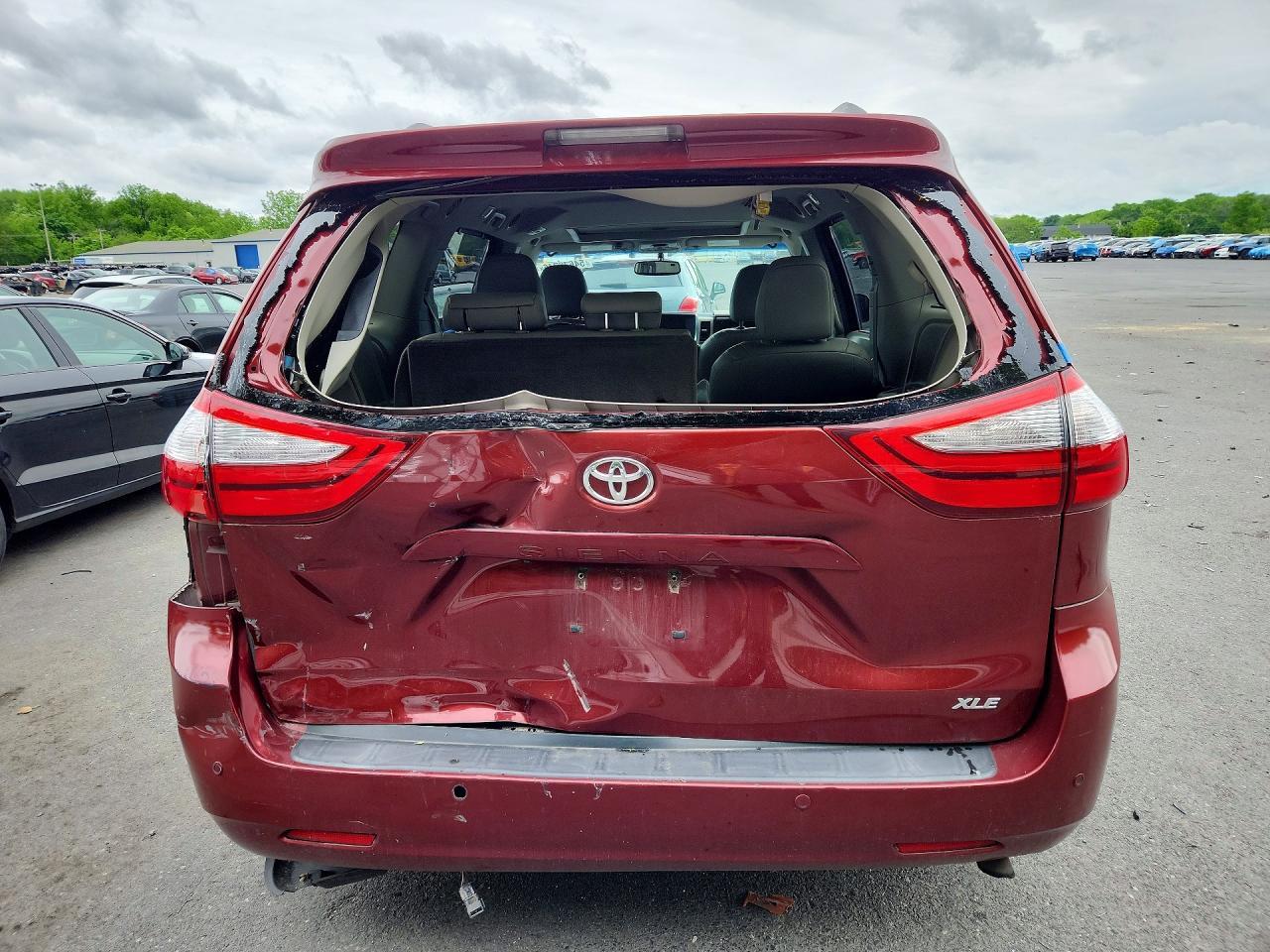 2016 Toyota Sienna Xle 8-Passenger - Image 6