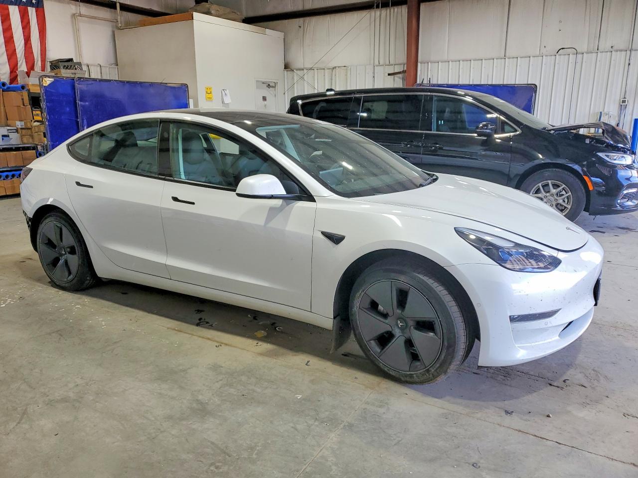 2022 Tesla Model 3 - Фото 4