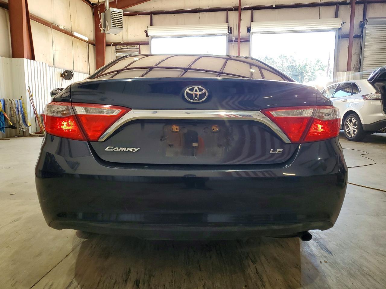 2016 Toyota Camry Le - Фото 6