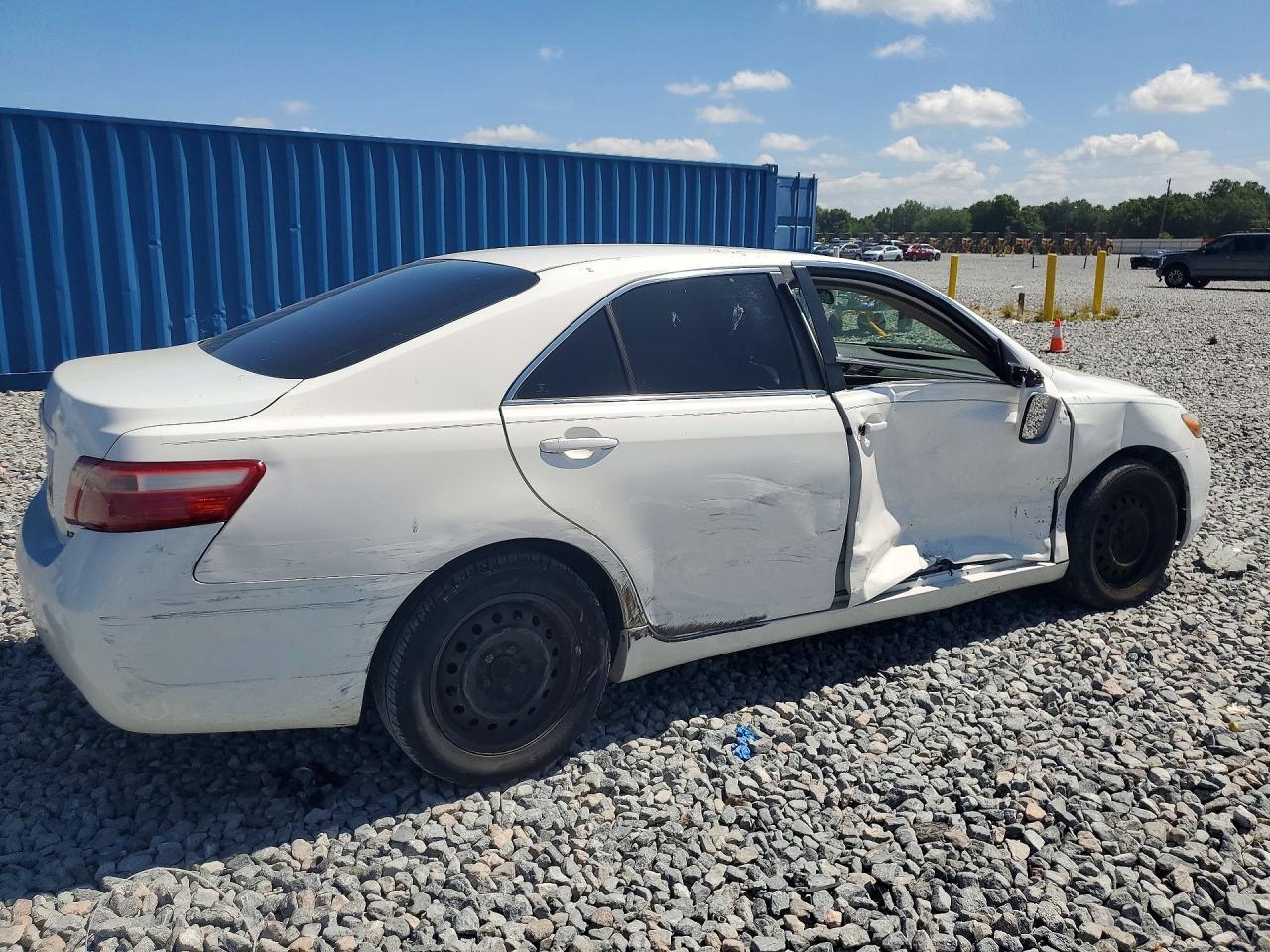 2009 Toyota Camry Le - Image 3