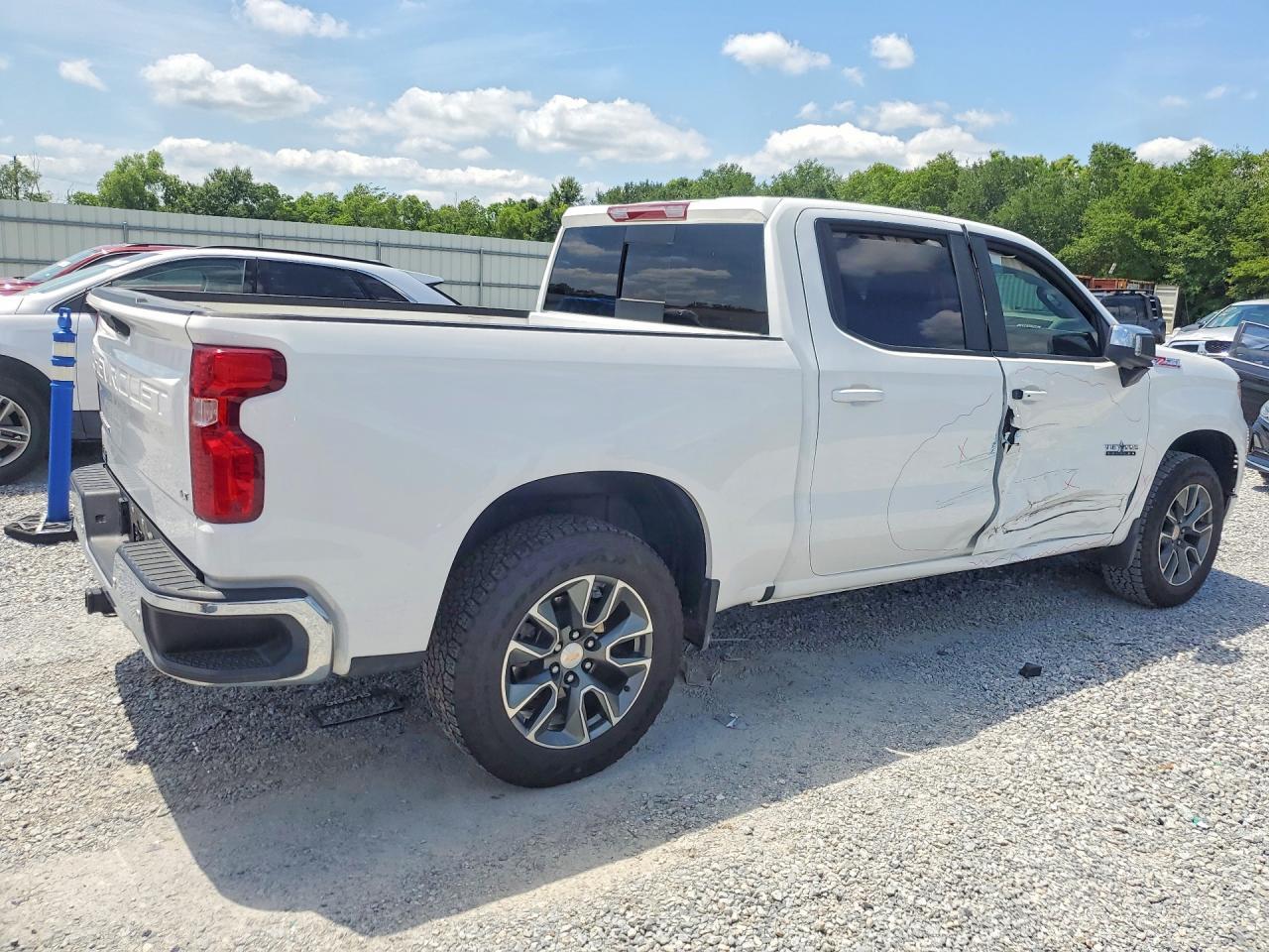 2026 Chevrolet Silverado K1500 Lt - Image 3