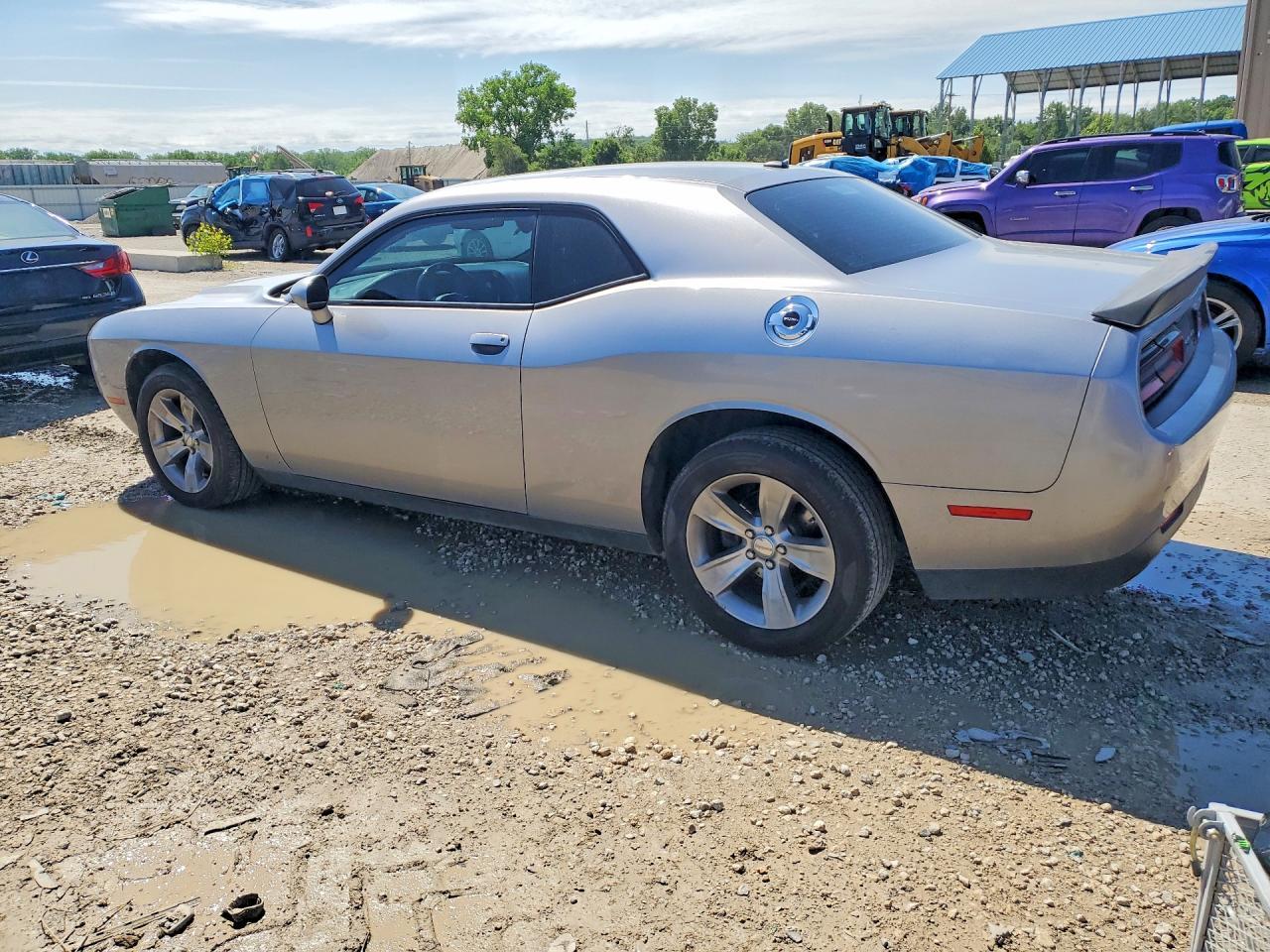 2018 Dodge Challenger Sxt - Image 2