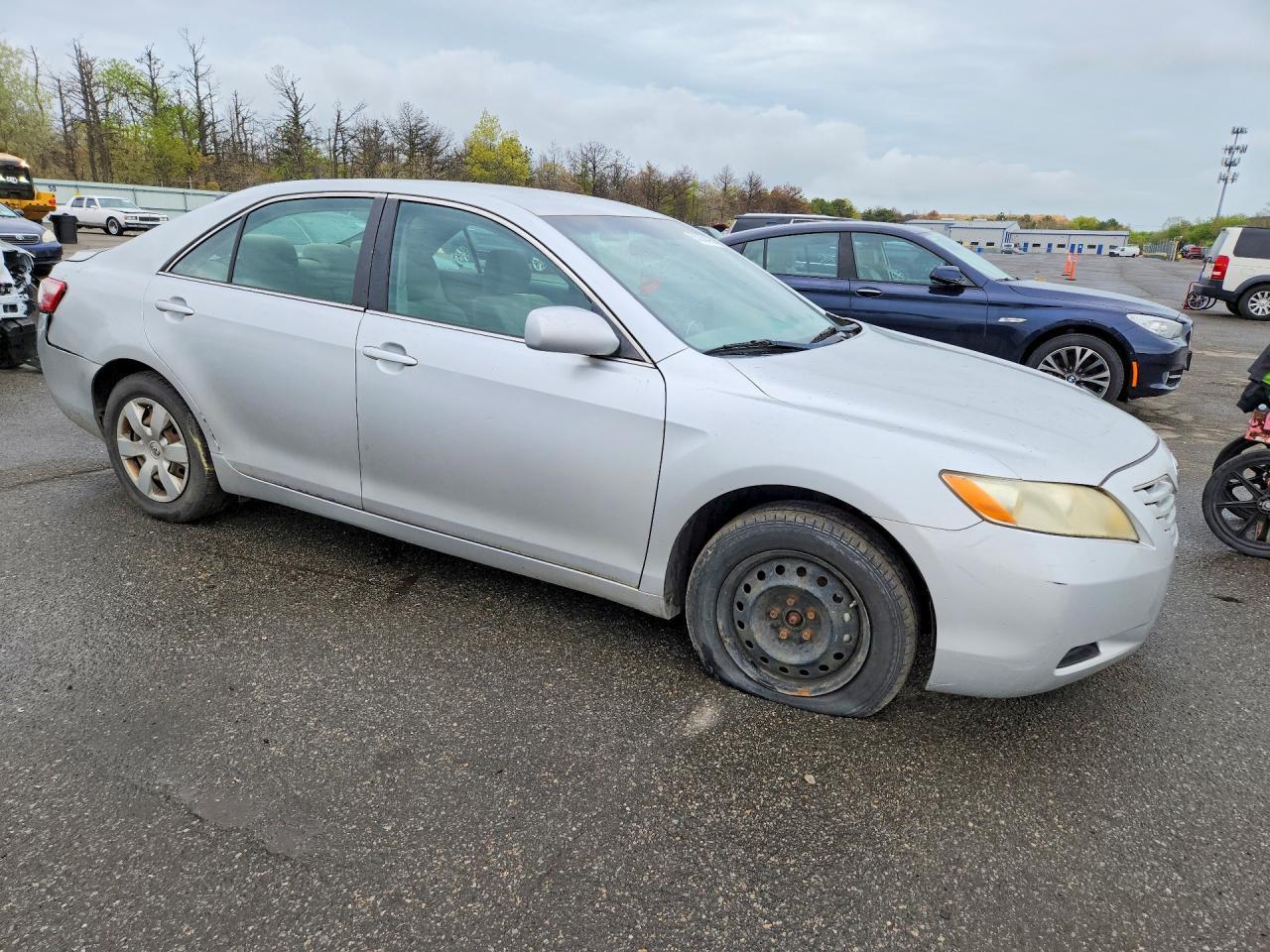 2009 Toyota Camry Le - Фото 4